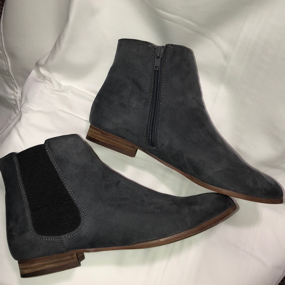 Carlos Santana Grey Suede Ankle boots